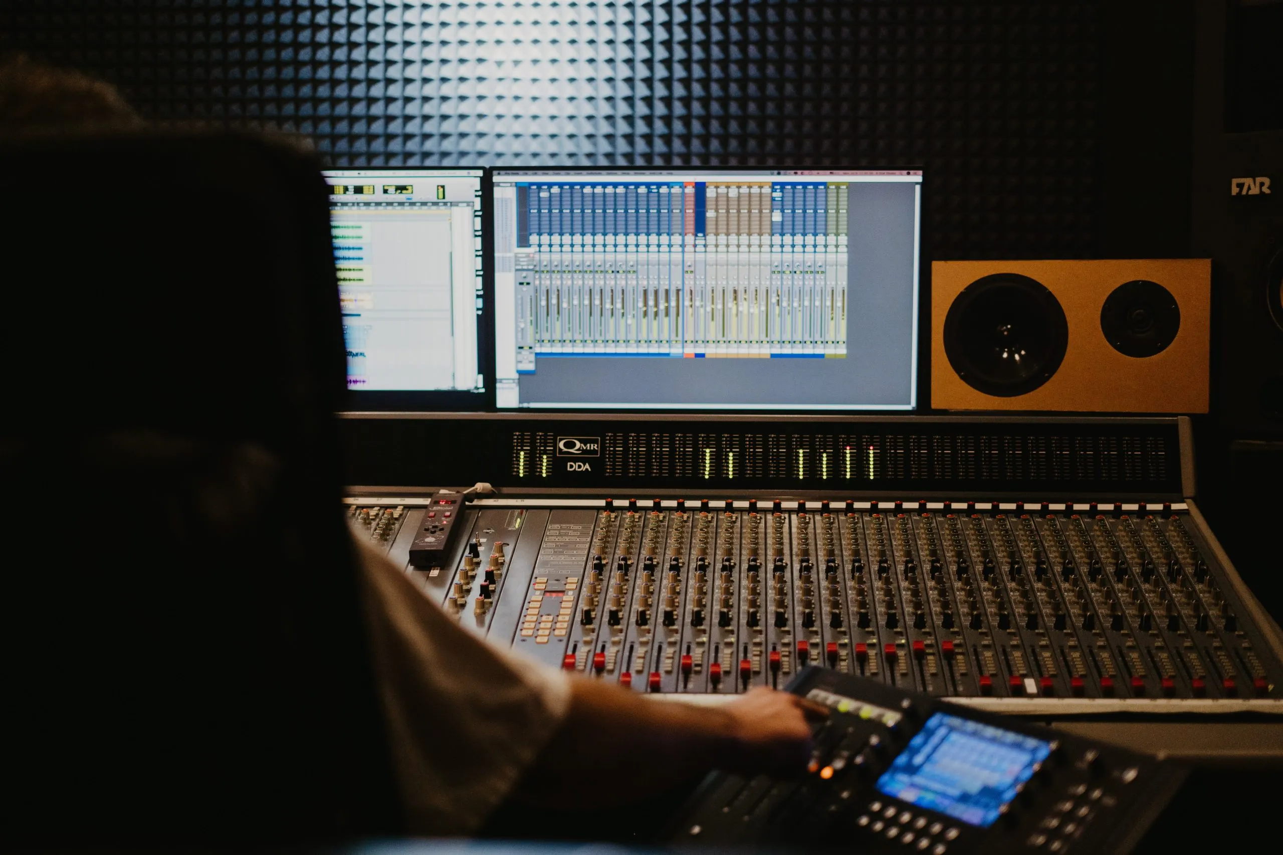 Crafting the Future of Sound Ideal Programs in Sound Engineering and Production Education