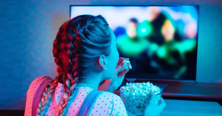 Movie Reviews in the Exciting Age of Social Media: Trends and Challenges