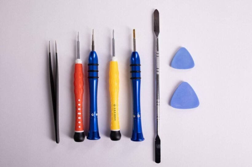 Spudger Examples Inside the Phone Repair Toolkit: The Power of the Simple Spudger