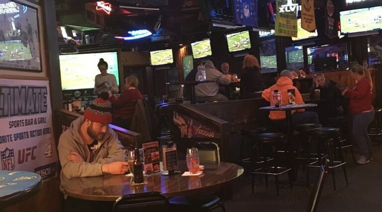 The Ultimate Sports Bar Experience: Where Fans, Food, and Fun Come ...